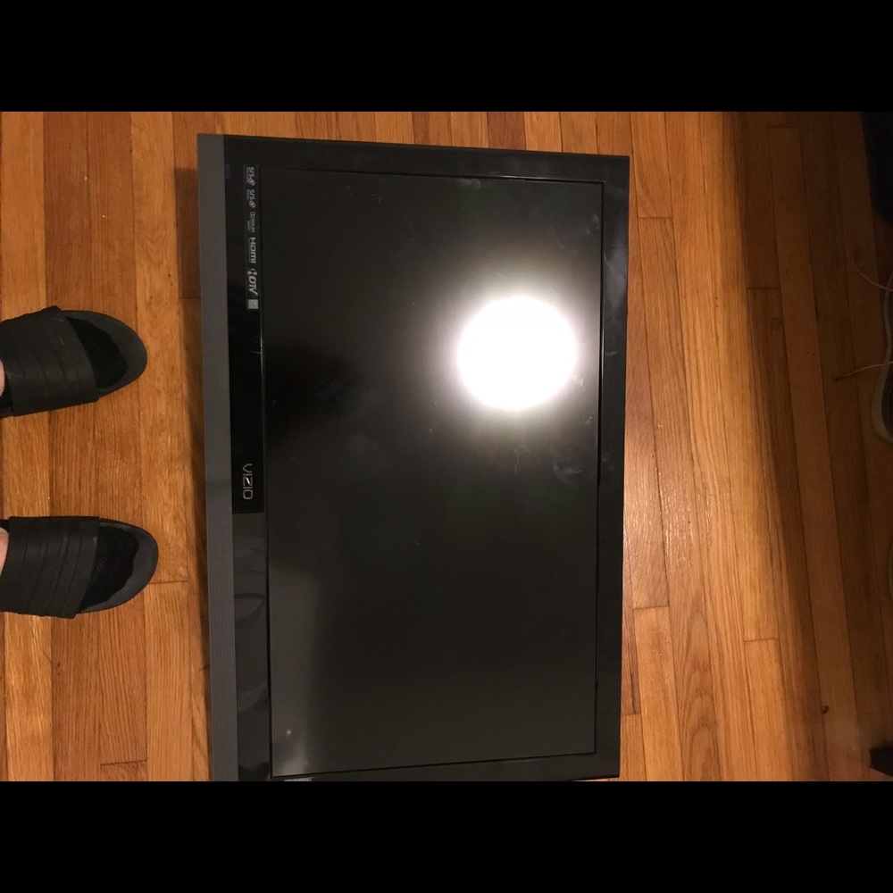 32 inch Vizio tv with mount